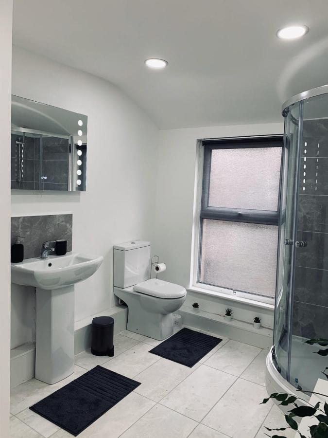 Stylish, Spacious & Luxurious Home - Parking Liverpool Eksteriør bilde