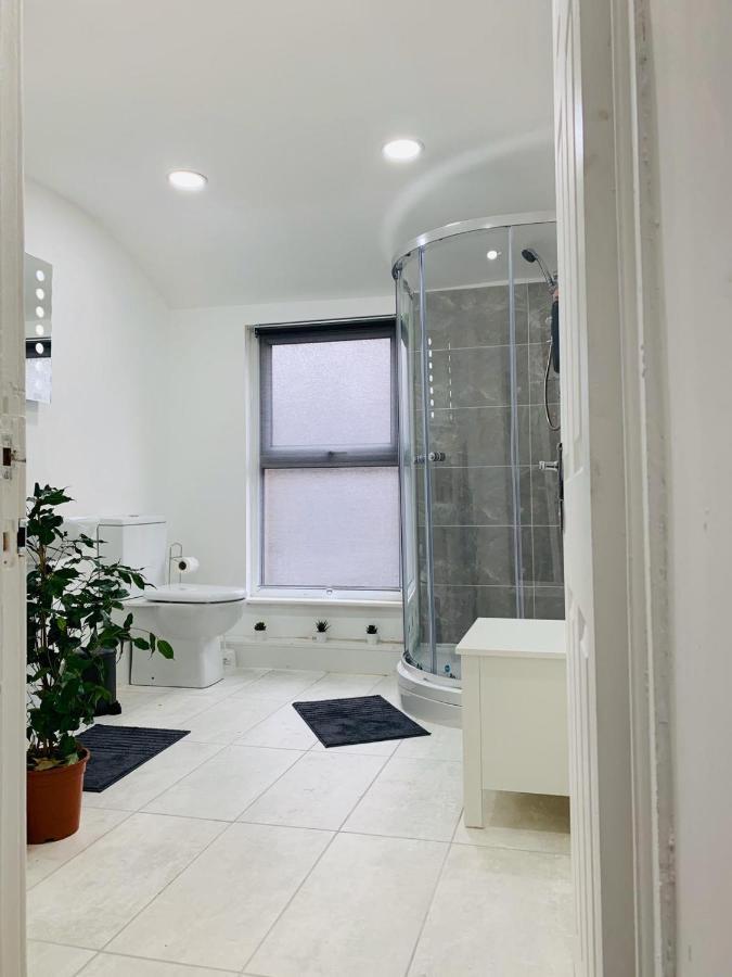 Stylish, Spacious & Luxurious Home - Parking Liverpool Eksteriør bilde